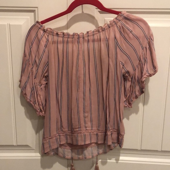 American Eagle Off the shoulder top! - Picture 3 of 4